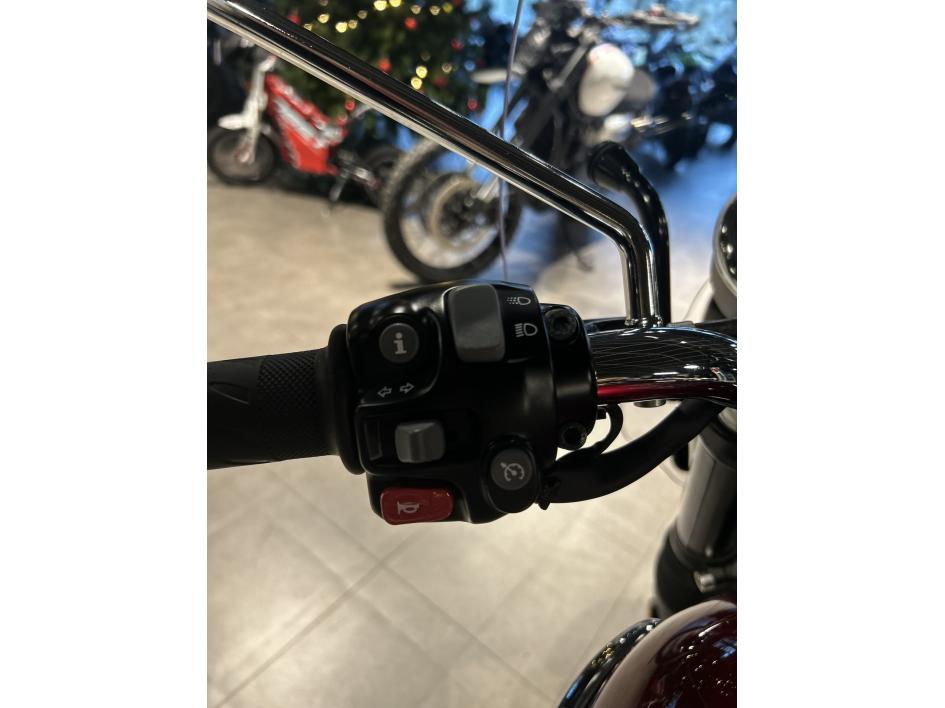 TRIUMPH BONNEVILLE T120 - 1ERE MAIN