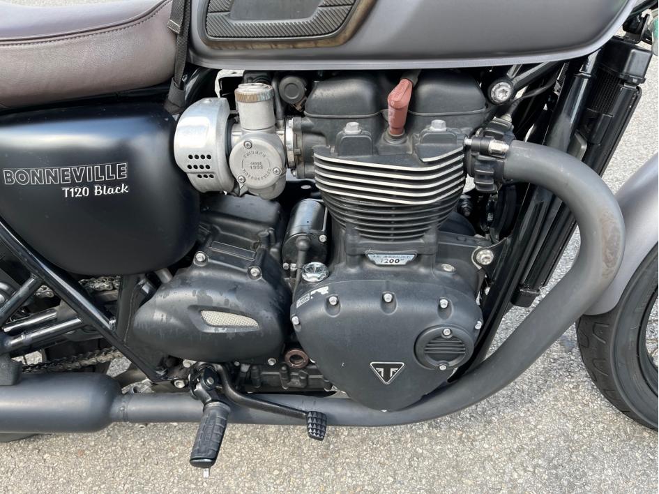TRIUMPH Bonneville T120 Black