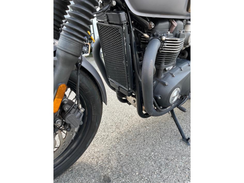 TRIUMPH Bonneville T120 Black
