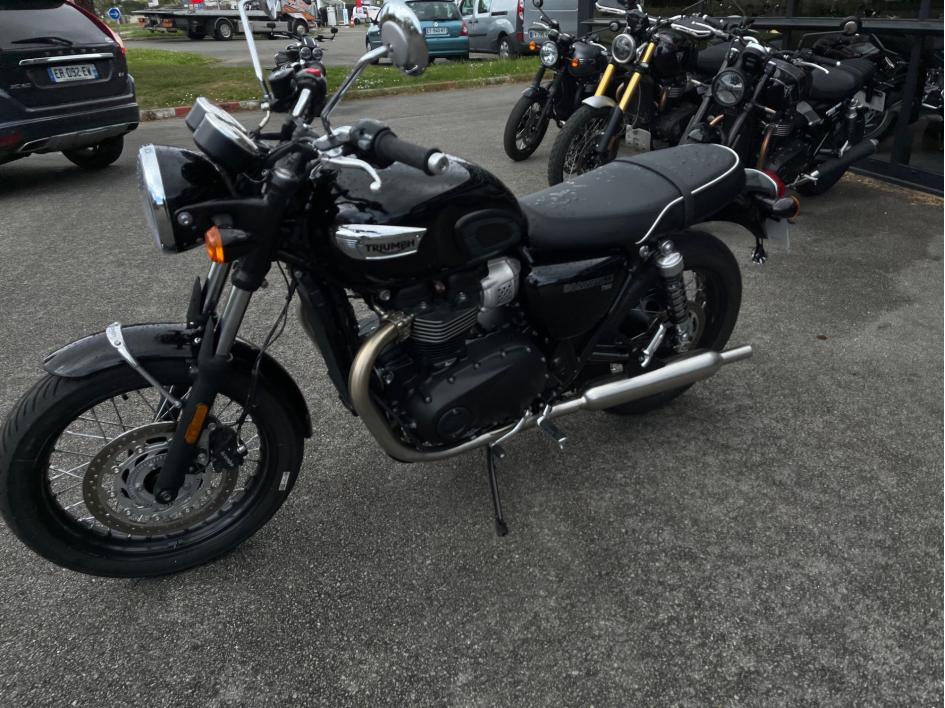 TRIUMPH BONNEVILLE T100 900
