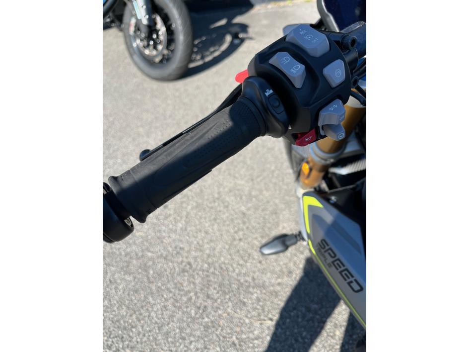 TRIUMPH SPEED TRIPLE 1200 RS