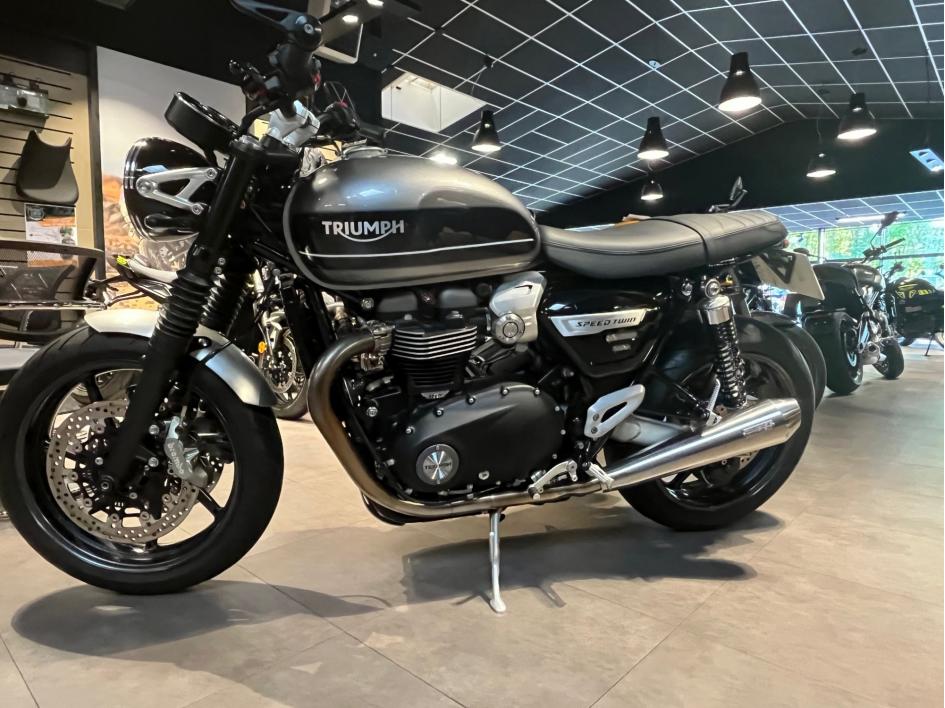 TRIUMPH SPEED TWIN 1200