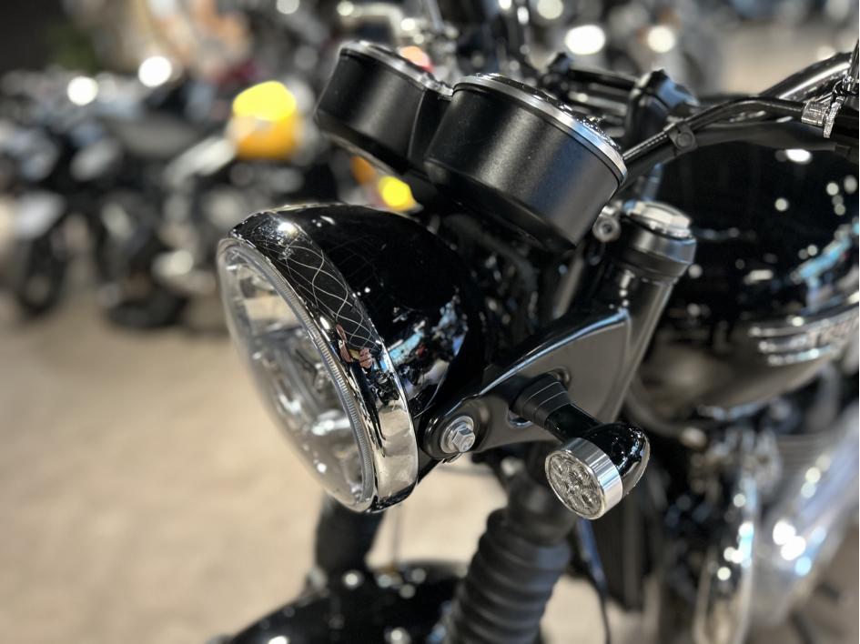 TRIUMPH BONNEVILLE T120 CLASSIC 1ERE MAIN