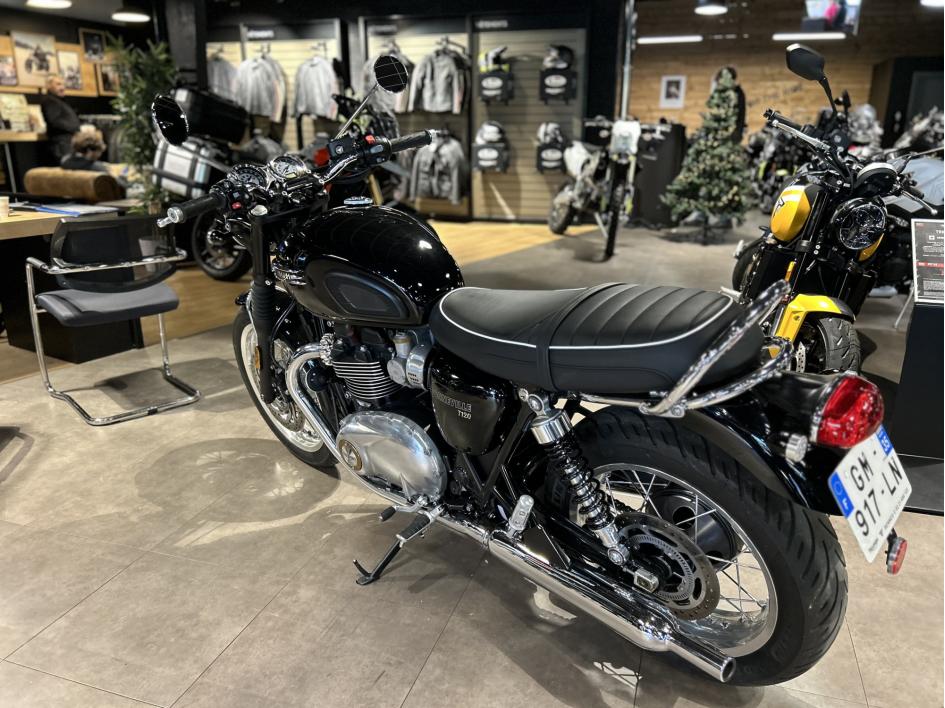 TRIUMPH BONNEVILLE T120 CLASSIC 1ERE MAIN