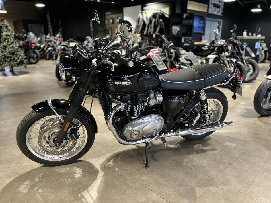 TRIUMPH BONNEVILLE T120 CLASSIC 1ERE MAIN
