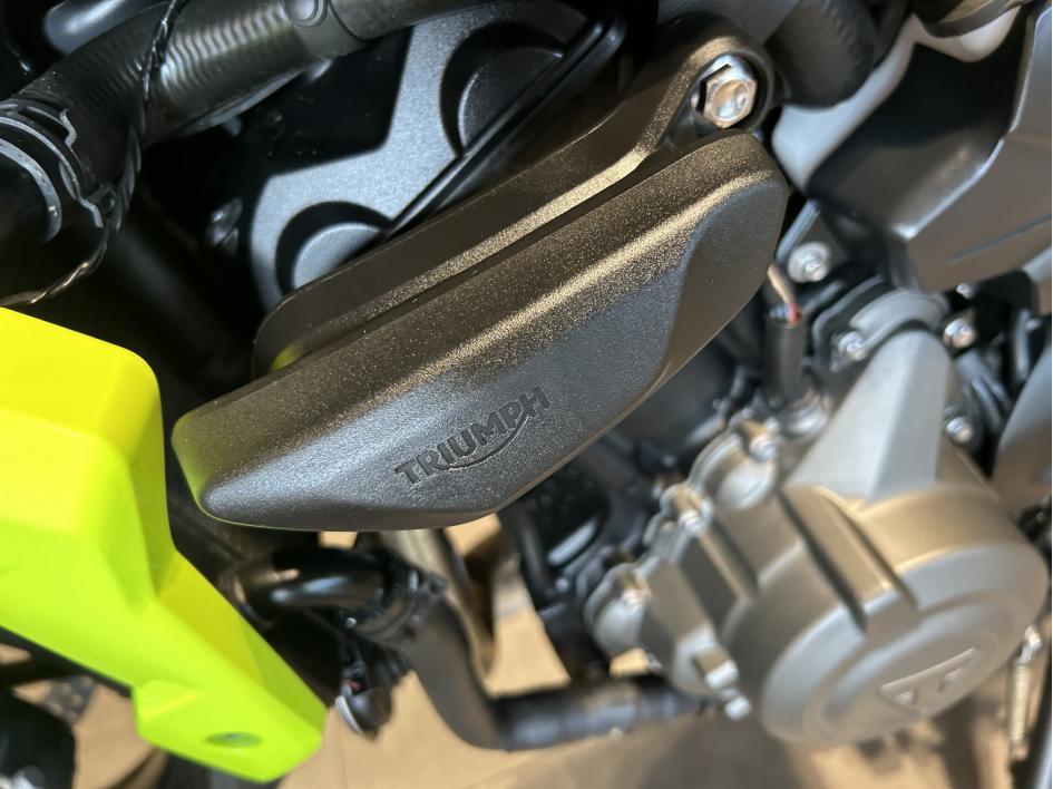 TRIUMPH TRIDENT 660 - 1ERE MAIN - A2 - 4116 KM - LOA POSSIBLE 