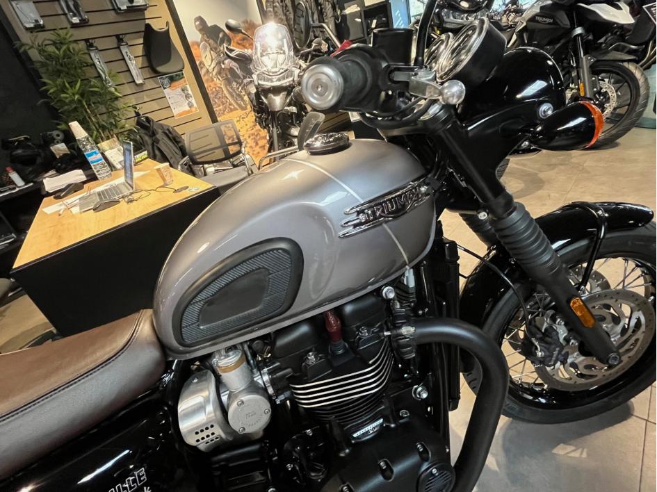 TRIUMPH Bonneville T120 Black