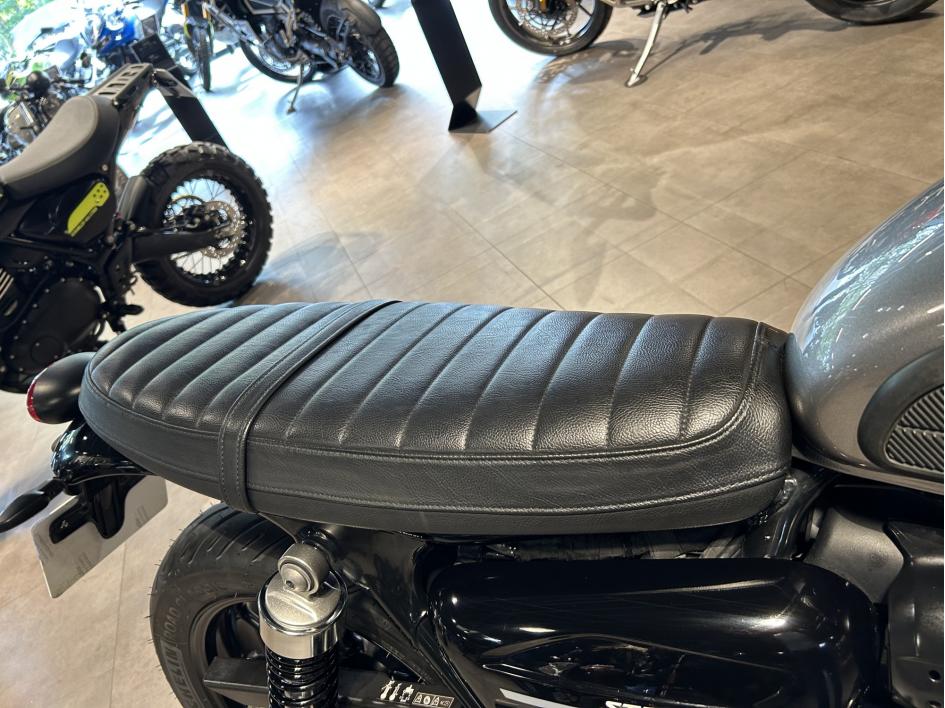 TRIUMPH STREET TWIN  900 - ELIGIBLE A2 - 5990 €