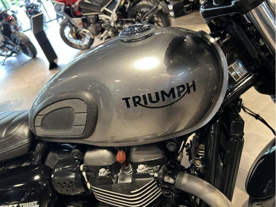 TRIUMPH STREET TWIN  900 - ELIGIBLE A2 - 5990 €