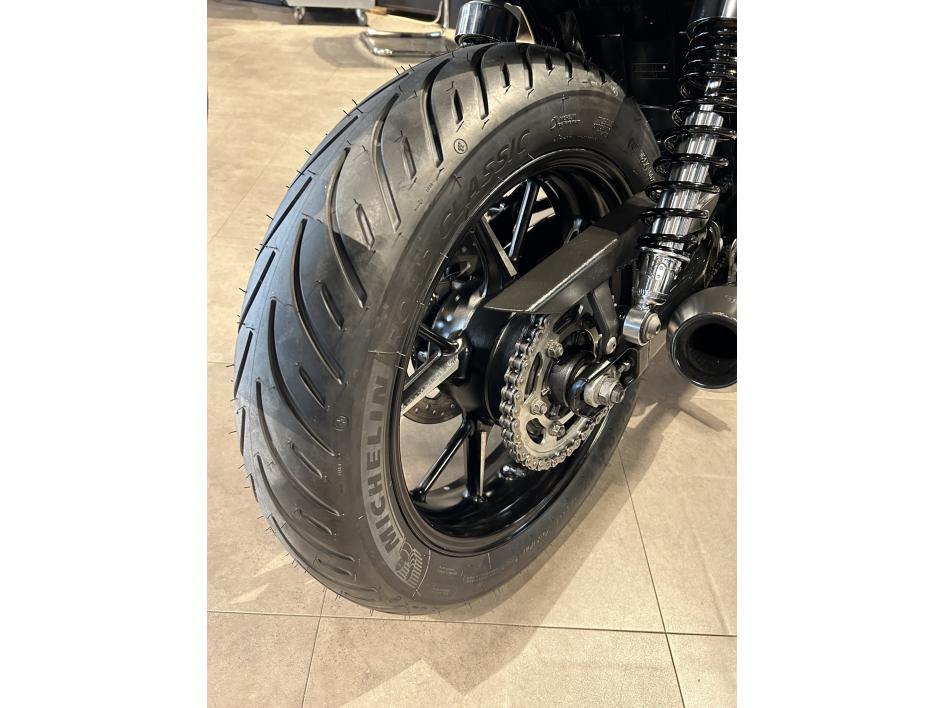 TRIUMPH STREET TWIN  900 - ELIGIBLE A2 - 5990 €