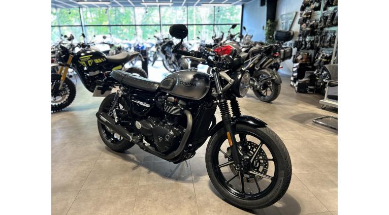 TRIUMPH STREET TWIN  900