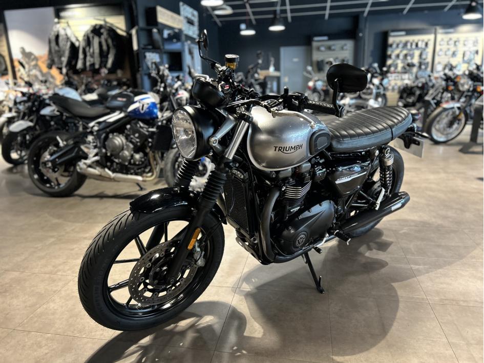 TRIUMPH STREET TWIN  900 - ELIGIBLE A2 - 5990 €