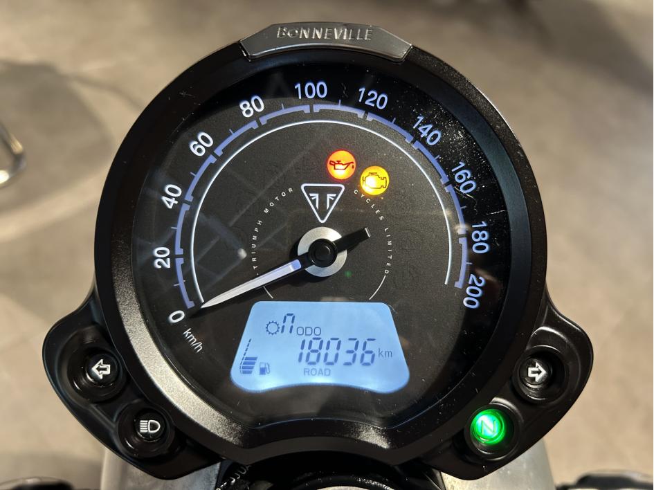 TRIUMPH STREET TWIN  900 - ELIGIBLE A2 - 5990 €