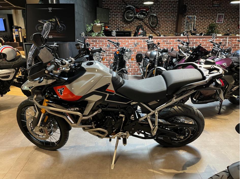 TRIUMPH TIGER 900 RALLY PRO SERIE 2 - 1ERE MAIN