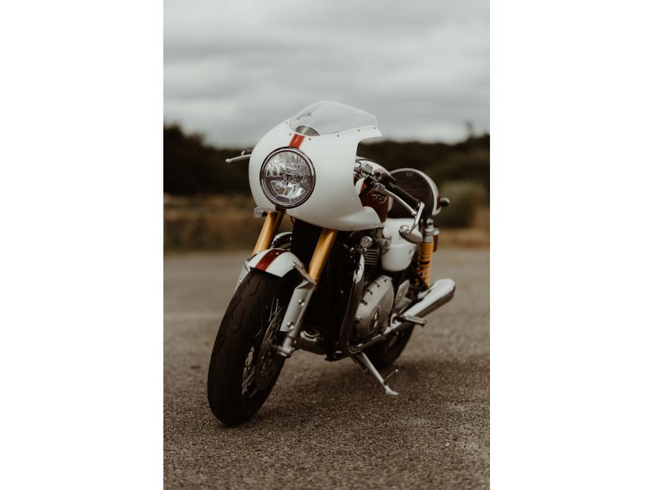 1200 THRUXTON-R CRYSTAL CLASSIC