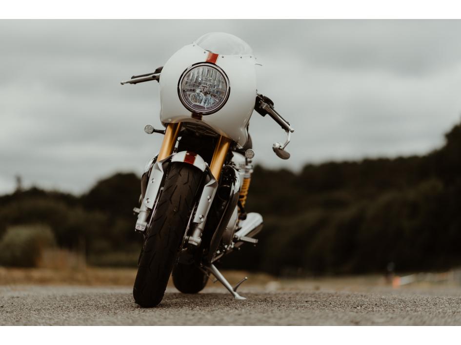 1200 THRUXTON-R CRYSTAL CLASSIC