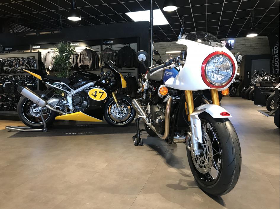 1200 THRUXTON RS TON-UP CAFE RACER