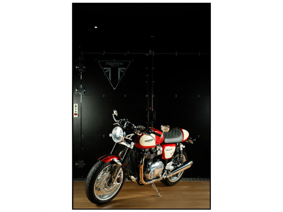 1200 TRUXTON RS CLASSIC CANDY RED & CREAM