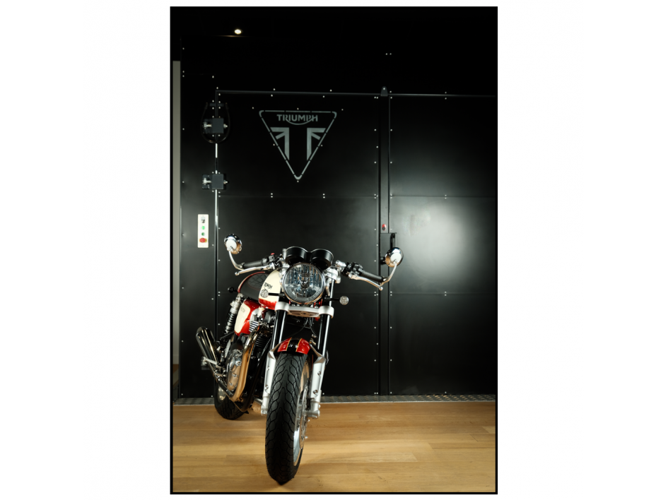 1200 TRUXTON RS CLASSIC CANDY RED & CREAM