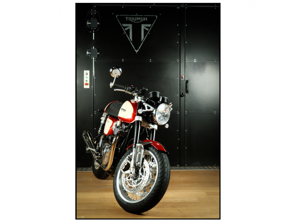 1200 TRUXTON RS CLASSIC CANDY RED & CREAM