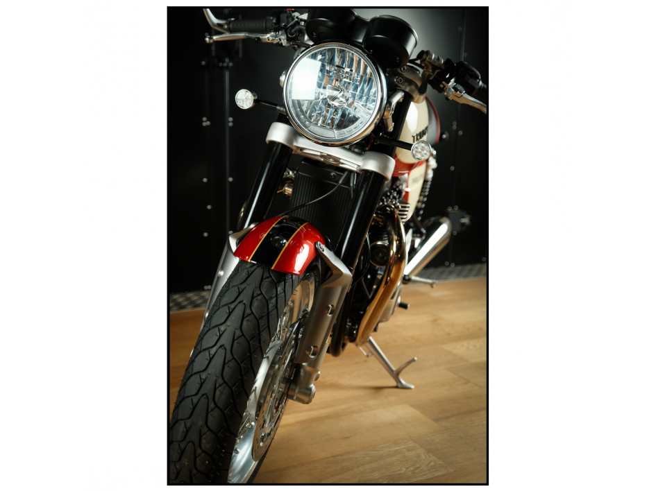 1200 TRUXTON RS CLASSIC CANDY RED & CREAM