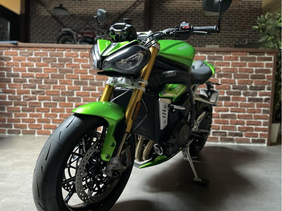 SPEED TRIPLE RS COSMIC GREEN