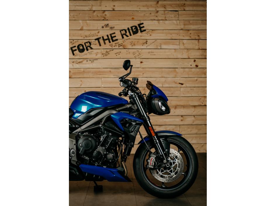 STREET TRIPLE RS NEON BLUE & MATT BLACK