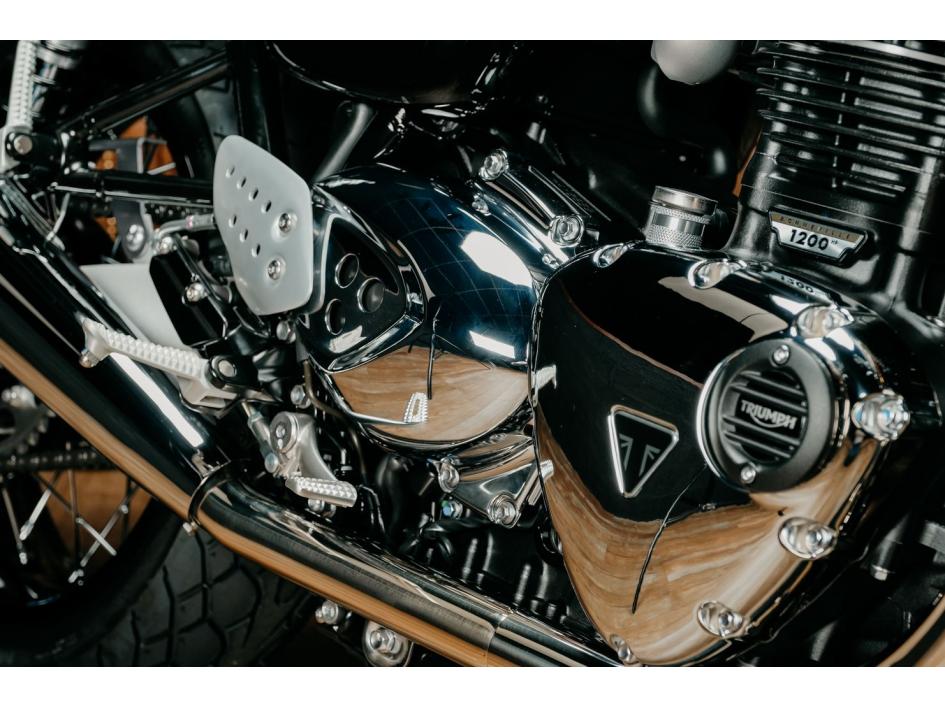 THRUXTON RS CHROME TRACK RACER