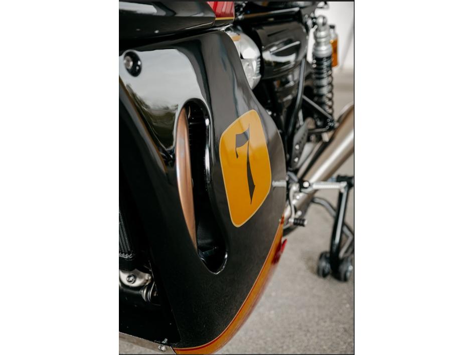 THRUXTON RS 