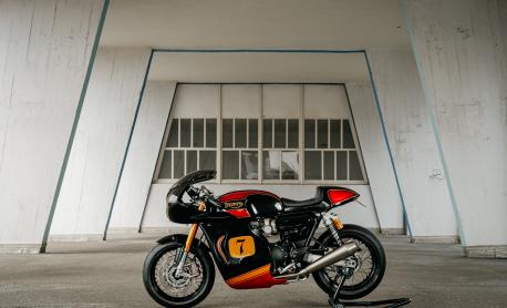 THRUXTON RS 